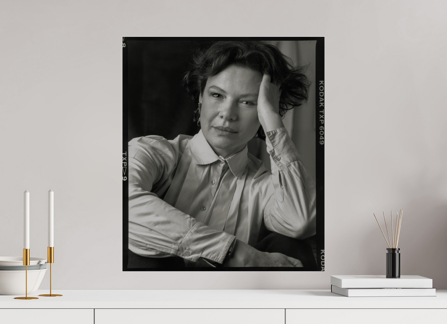 20 x 23.2″, Frameless Acrylic Glass Actress Dianne Wiest