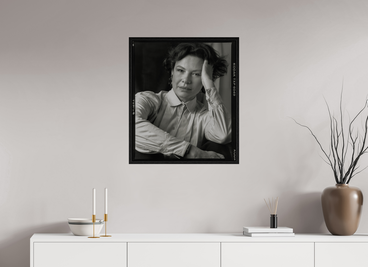 24 x 27.9″, Floater Frame Actress Dianne Wiest