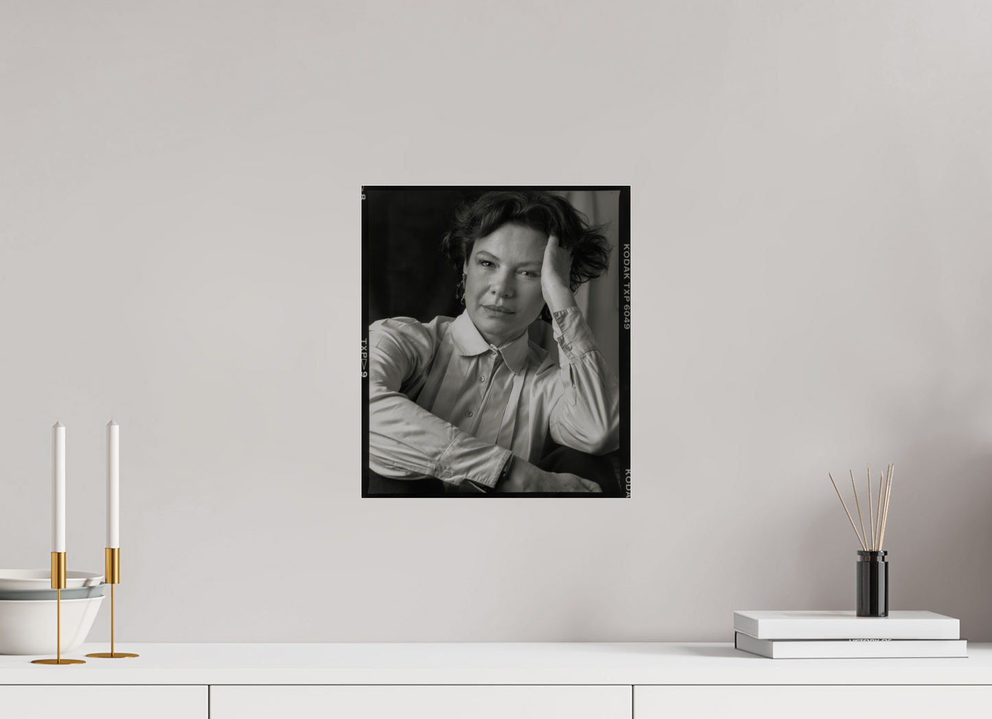12 x 13.9″, Frameless Acrylic Glass Actress Dianne Wiest
