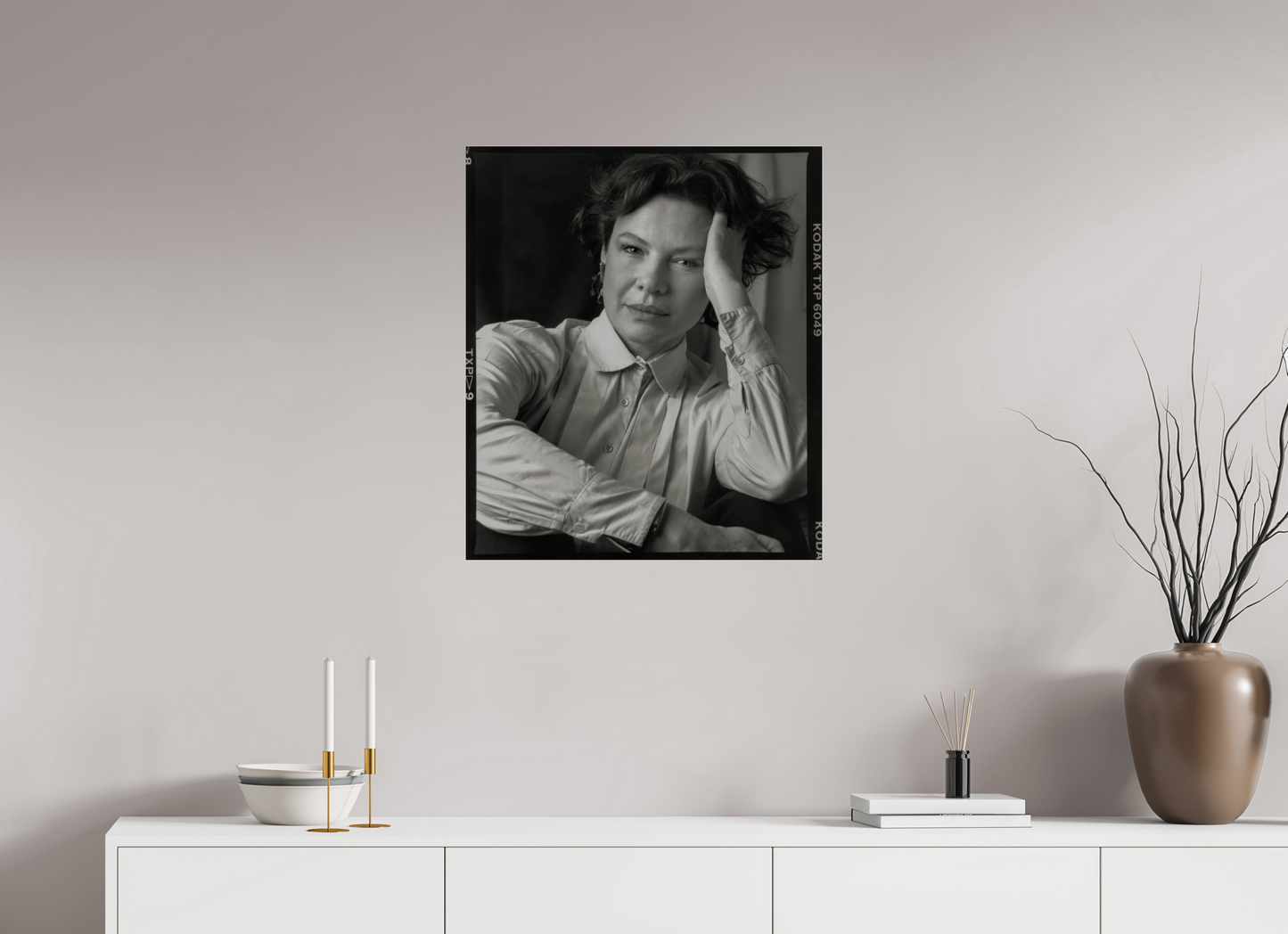 24 x 27.9″, Frameless Acrylic Glass Actress Dianne Wiest